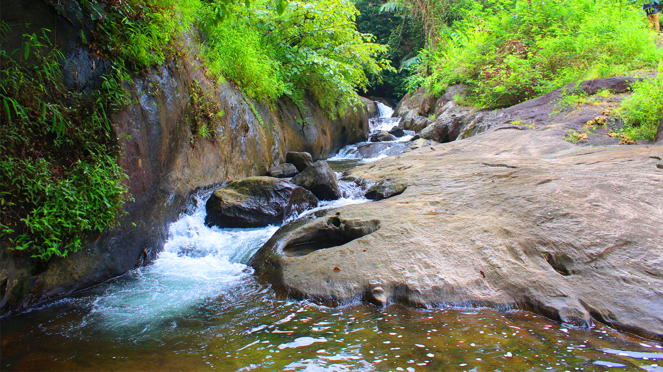  Second Waterfall (Mazhavil Chattam)